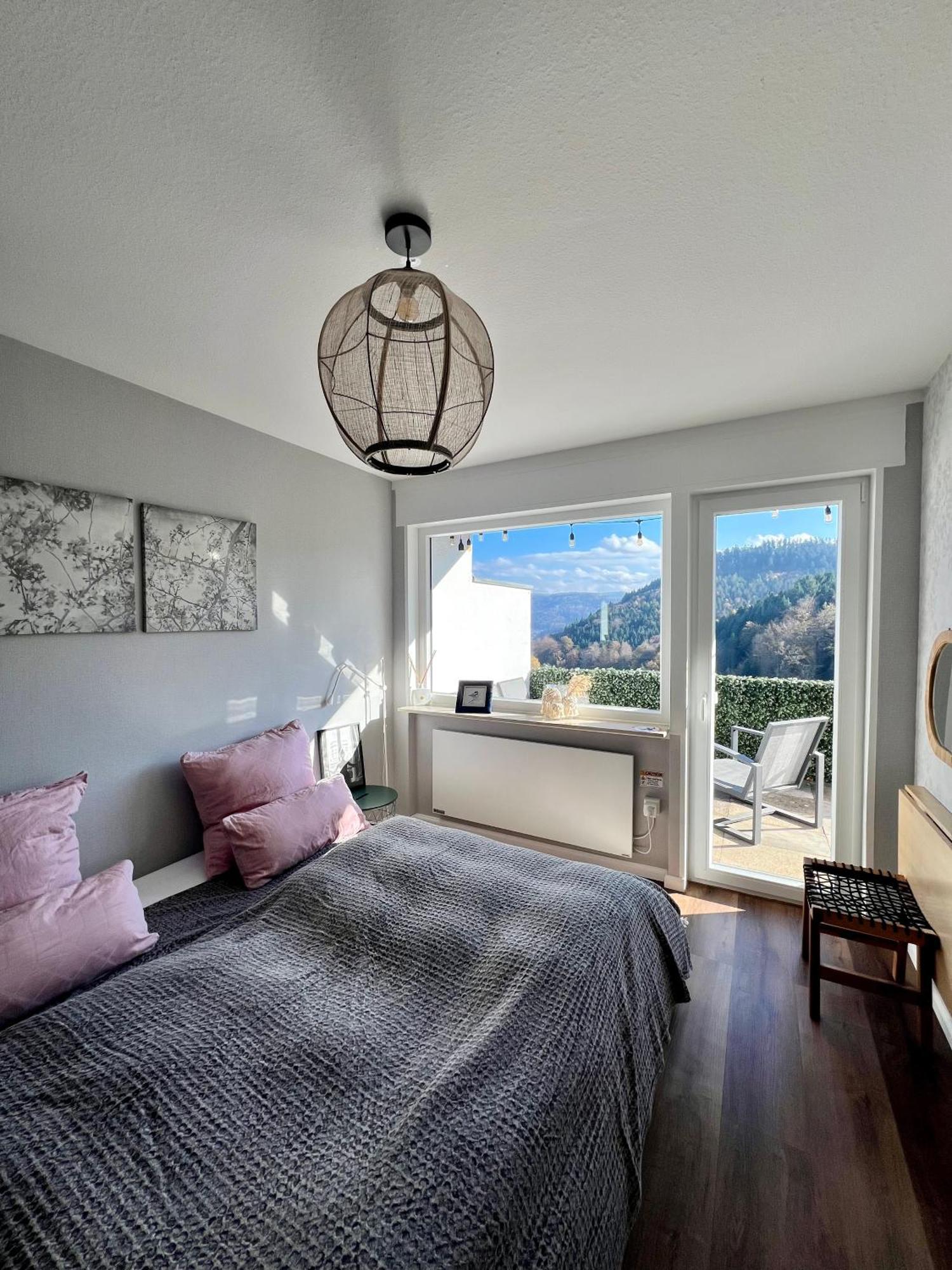 Apartamento Wohnen Im Schwarzwald Mit Panoramablick Bad Herrenalb Exterior foto