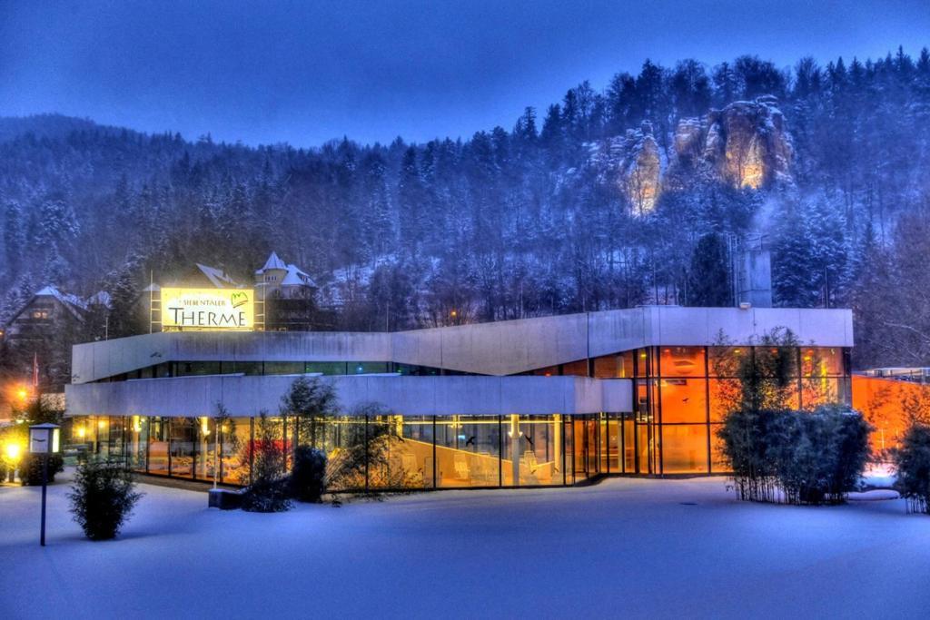 Apartamento Wohnen Im Schwarzwald Mit Panoramablick Bad Herrenalb Exterior foto