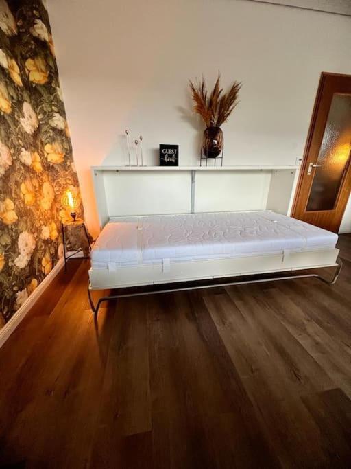 Apartamento Wohnen Im Schwarzwald Mit Panoramablick Bad Herrenalb Exterior foto
