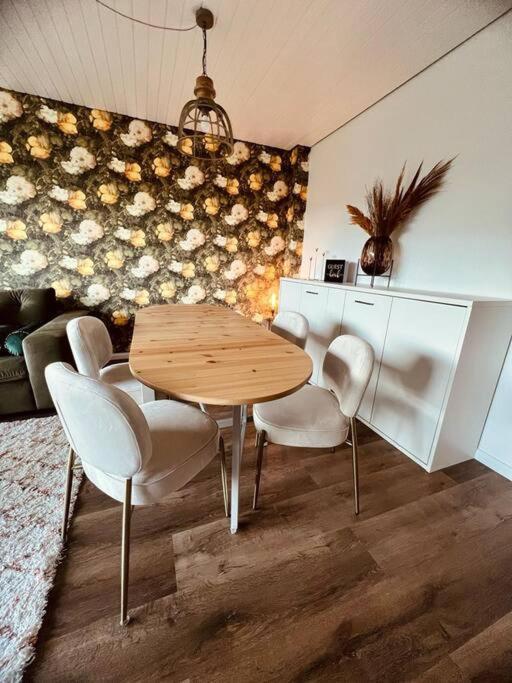 Apartamento Wohnen Im Schwarzwald Mit Panoramablick Bad Herrenalb Exterior foto