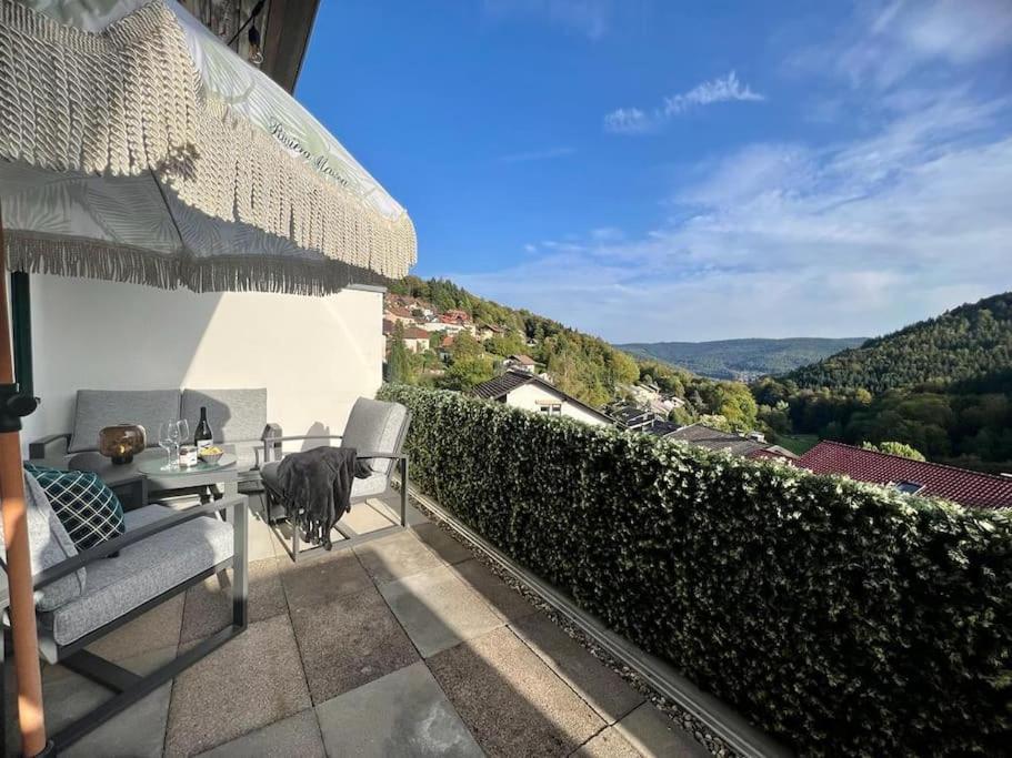 Apartamento Wohnen Im Schwarzwald Mit Panoramablick Bad Herrenalb Exterior foto