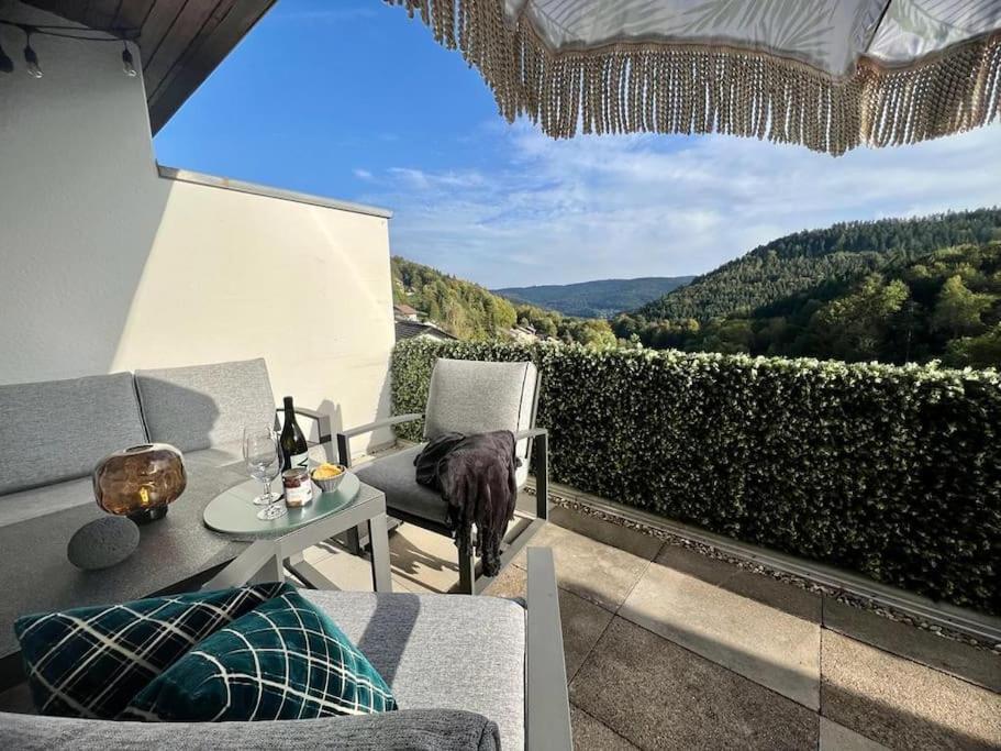 Apartamento Wohnen Im Schwarzwald Mit Panoramablick Bad Herrenalb Exterior foto