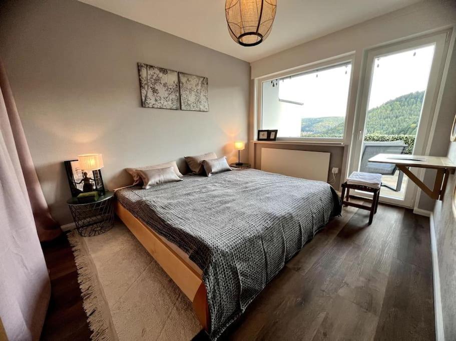 Apartamento Wohnen Im Schwarzwald Mit Panoramablick Bad Herrenalb Exterior foto